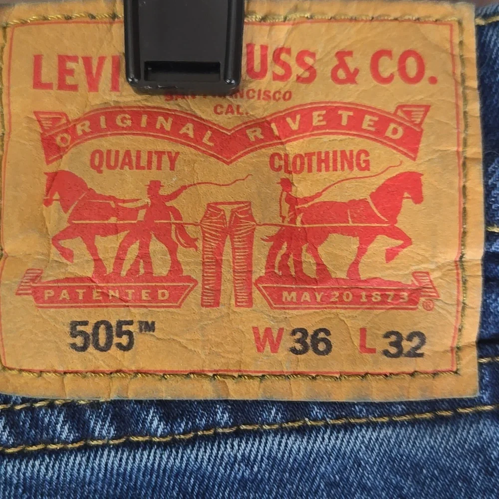 Levi's 505 Men's Relaxed Jeans Medium Wash Blue 36X32